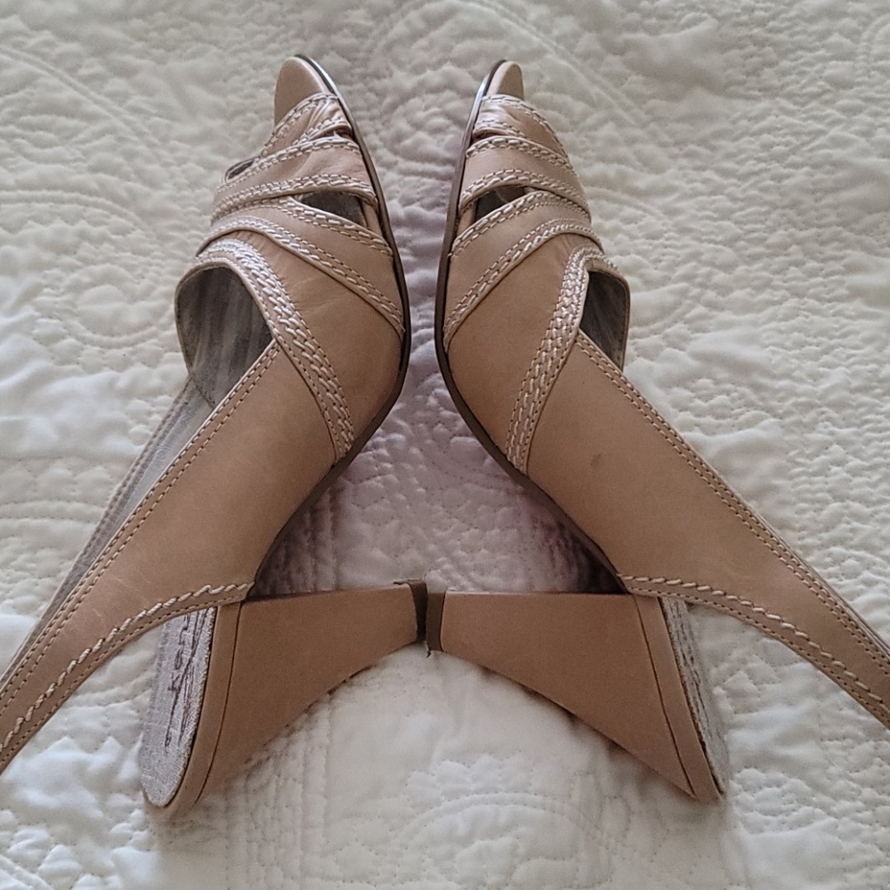 Shoes - Picture 4 of 5